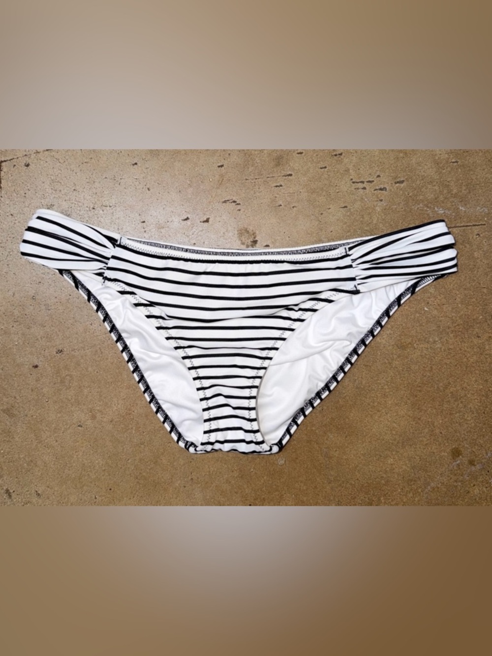 Victoria’s Secret Knockout Black and White Strip Bikini Bottom Women’s Medium